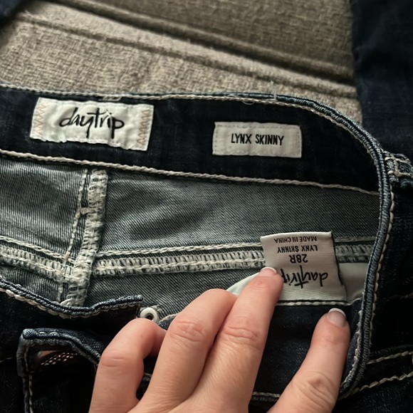 Gently used Daytrip skinny 28 R - Picture 2 of 3